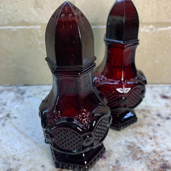 Avon Cape Cod Ruby Red Vintage Salt and Pepper Shackers - Picture 3 of 4